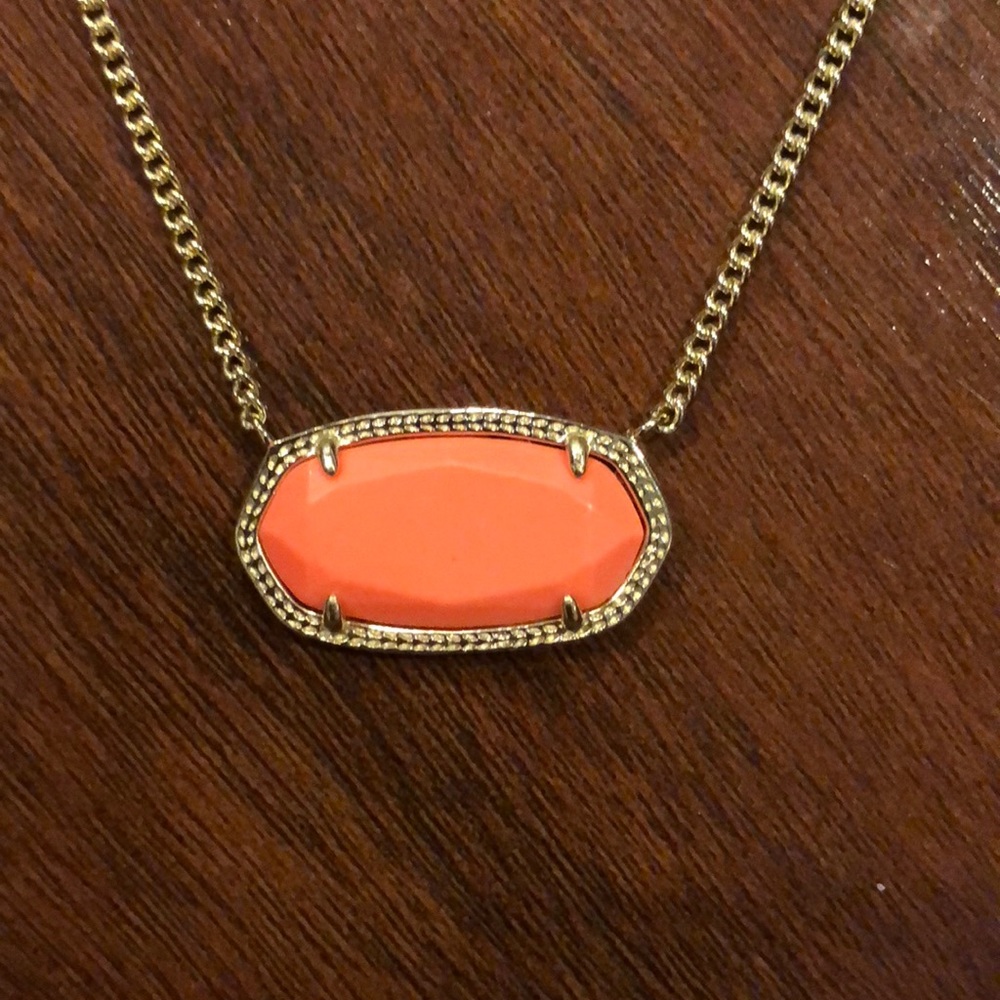 Kendra Scott necklace